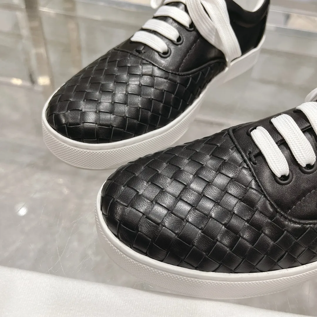 [BV] Top P: 740💰Size for couples: 35-44 (Female 40, Male 38 45, custom-made and non-returnable) Bottega Veneta classic woven strap casual shoes are made of imported high-quality materials, [Rose][Rose]! Purely hand-woven and operated, the original board is reproduced one-to-one! quality assurance!
